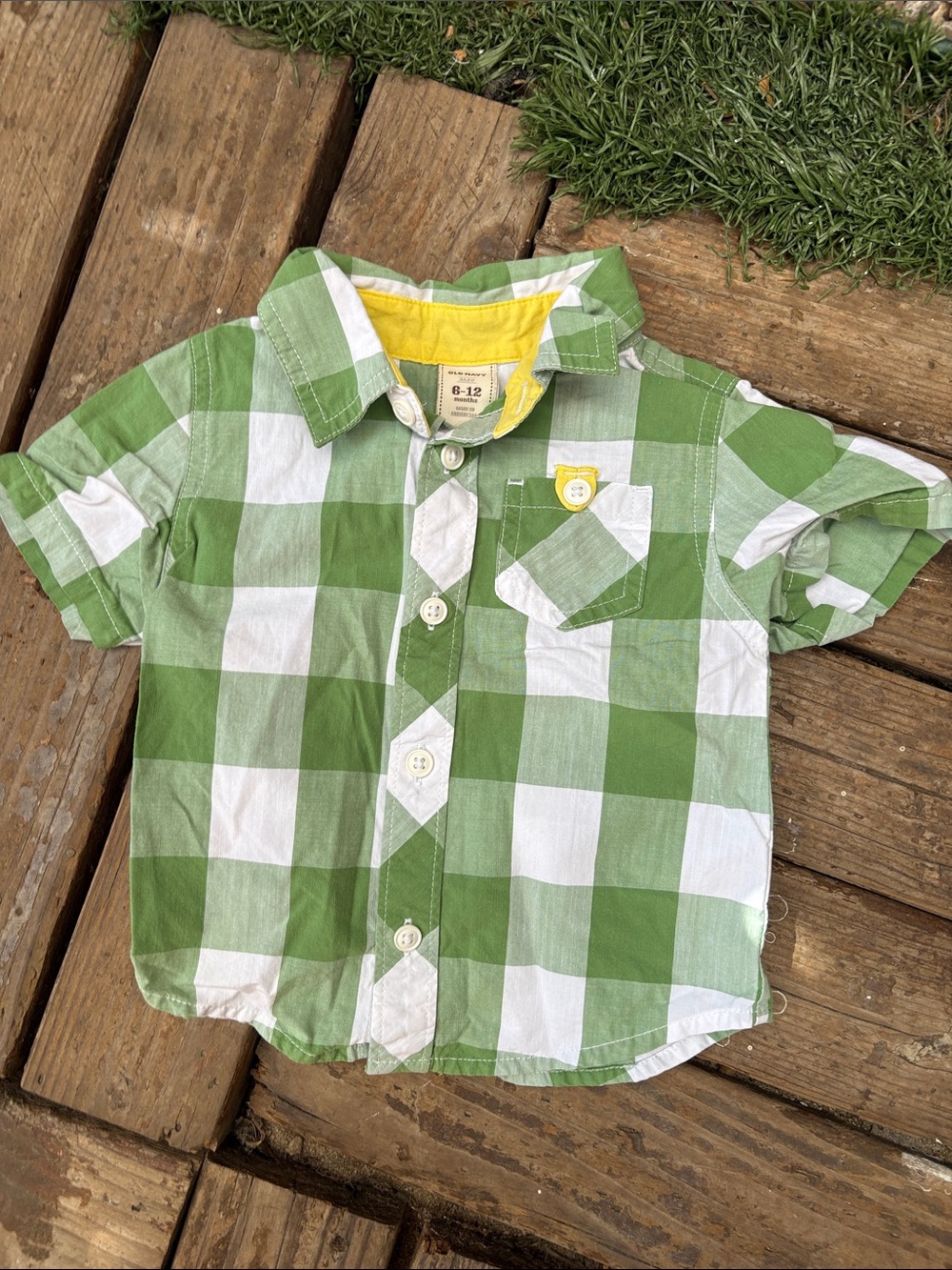 Old Navy Green and White Plaid Short-Sleeve Button-Up Shirt